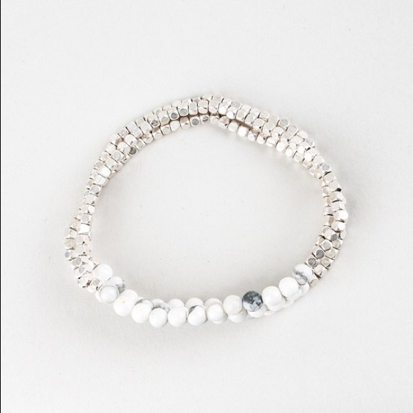 ✨Last One✨Howlite And Metal Beaded Bracelets - Picture 2 of 2